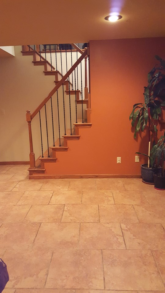 lower level family room has ceramic tile.
