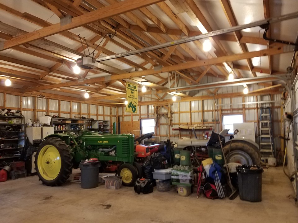 so much space in here!  concrete floors and 10' insulated ceilings.  great lighting.