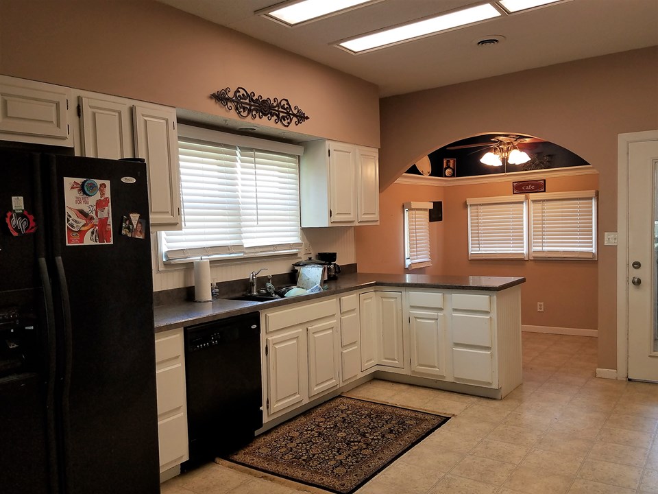 kitchen looking towards the breakfast nook.